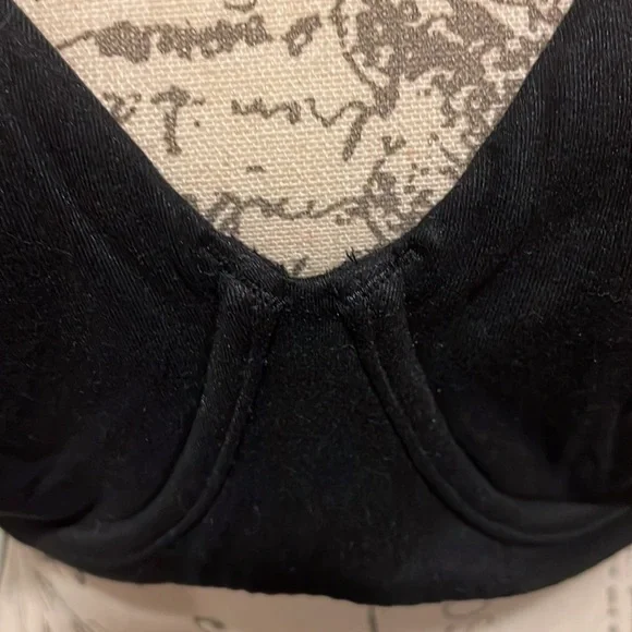 EUC 38D Victoria’s Secret bra - Body by Victoria.​​ - Picture 2 of 6